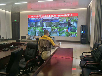 乾港集團(tuán)的施工師傅們正在進(jìn)行除甲醛施工 乾港集團(tuán)的施工師傅們正在進(jìn)行除甲醛施工